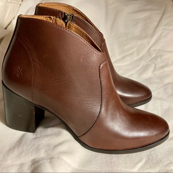 Frye Shoes - NWOT Frye Nora Zip Short Brown Booties Size 8